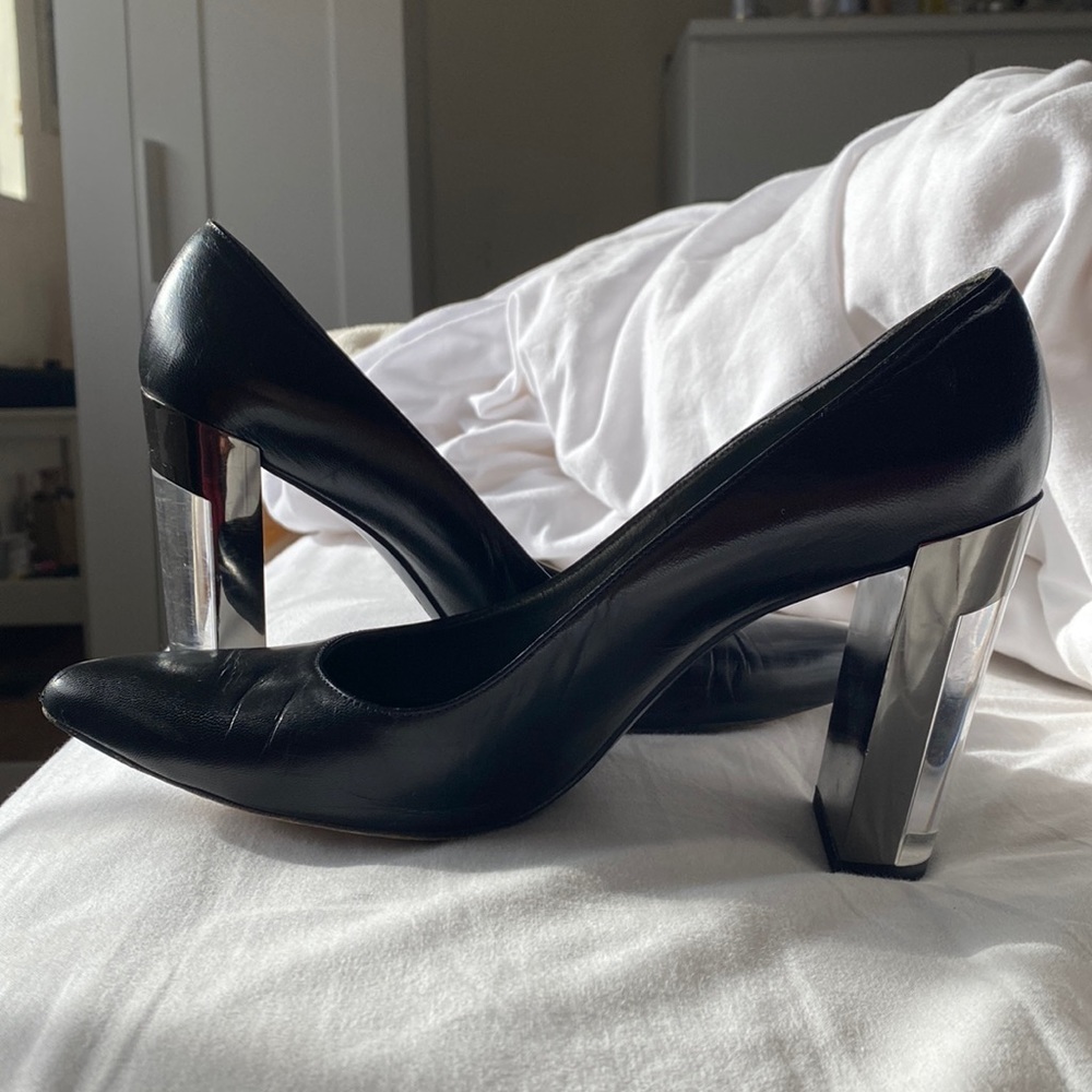 STUART WEITZMAN 🖤 black heels pumps classy leather clear heel SW05266 size 8 🖤
